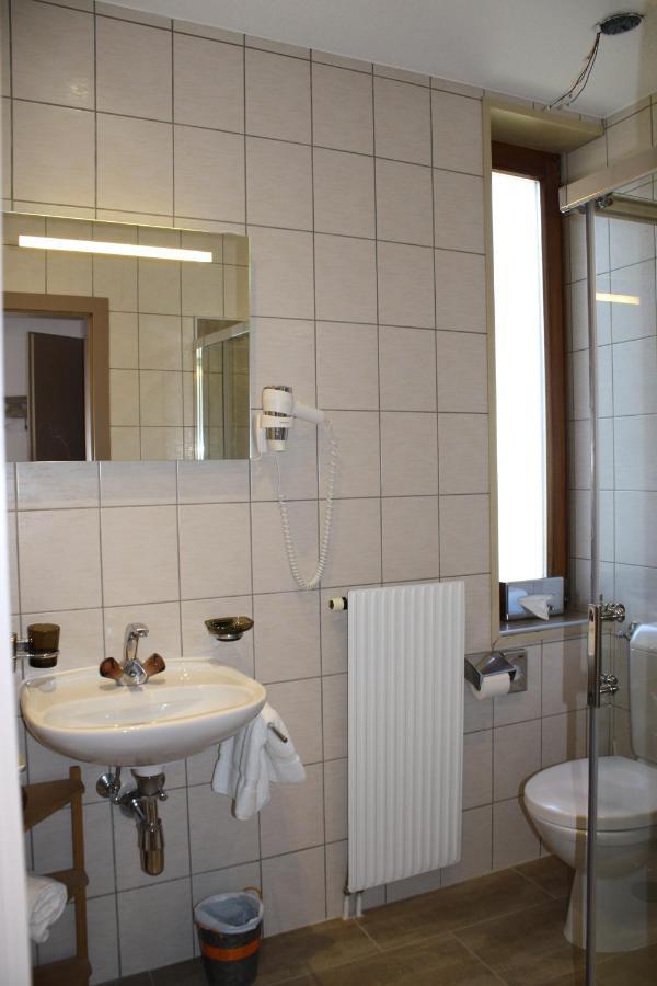 Hotel De La Gare Monthey Exteriör bild