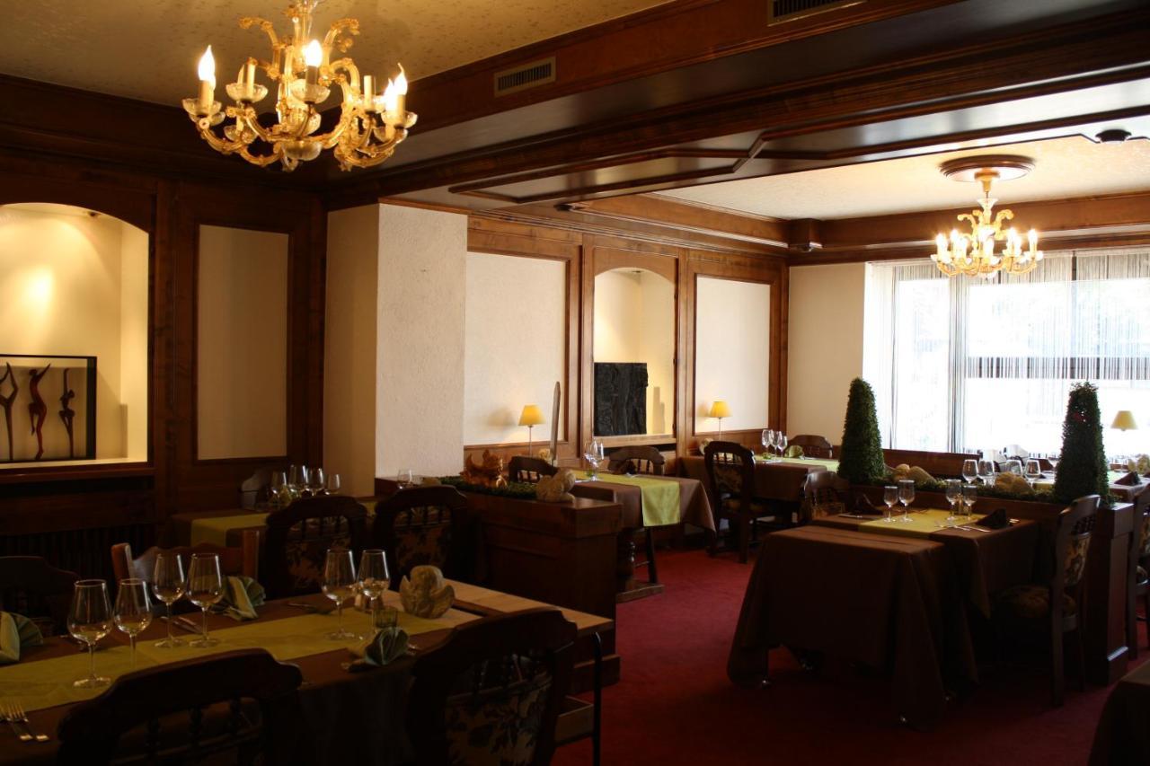 Hotel De La Gare Monthey Exteriör bild